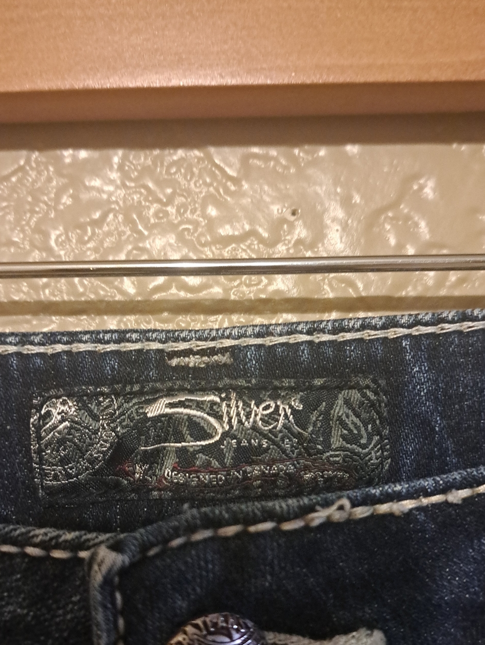 Silver Suki Capri Size 30. - Picture 3 of 13